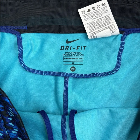 Nike Dri-Fit Capri Leggings - Size 2X - Picture 3 of 3